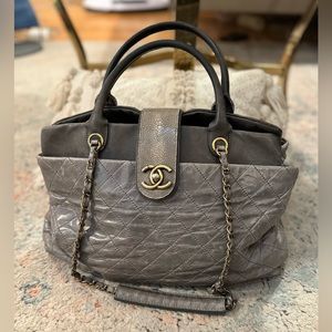 SOLD ✨Chanel Bindi Tote✨ RARE✨